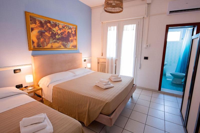 Hotel La Villa image