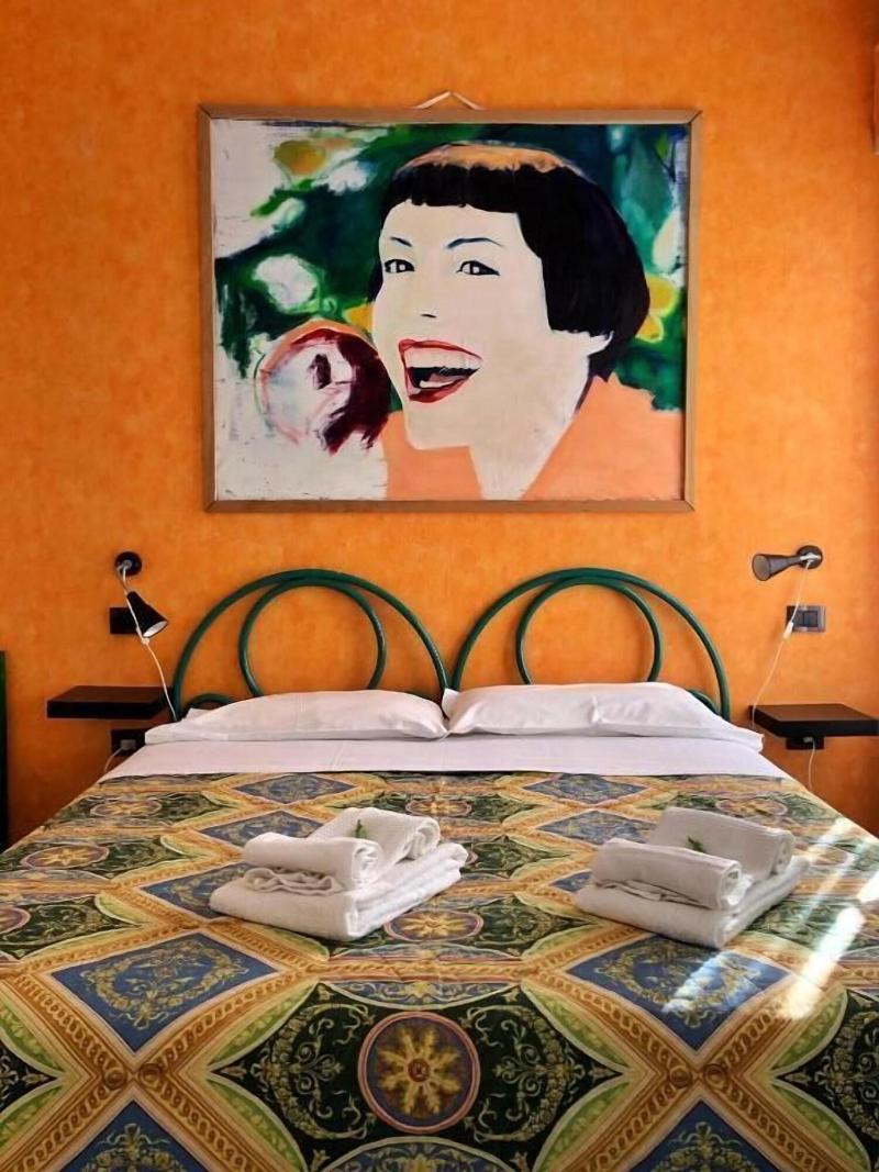 Hotel La Villa image
