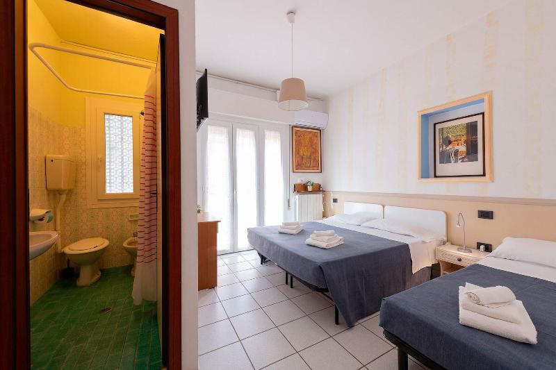 Hotel La Villa image