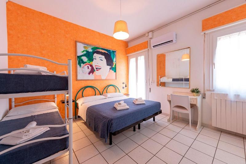 Hotel La Villa image