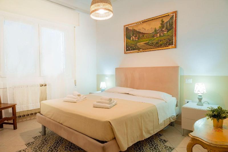 Hotel La Villa image