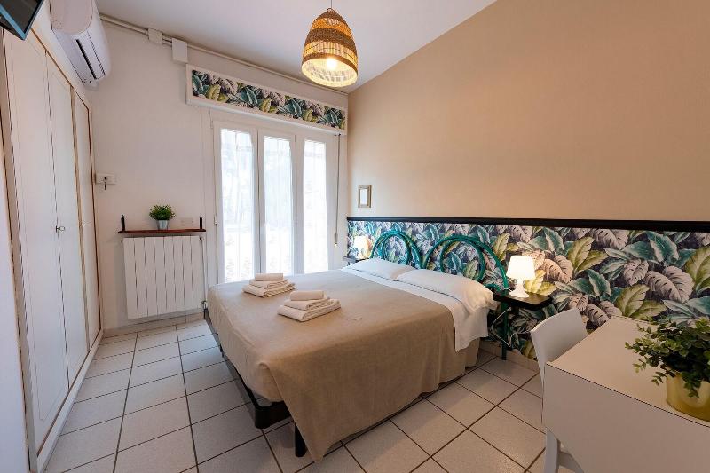 Hotel La Villa image