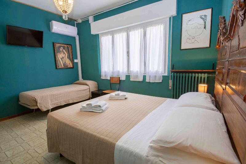 Hotel La Villa image