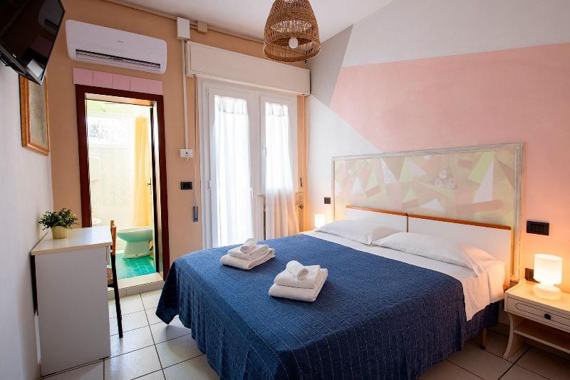 Hotel La Villa image