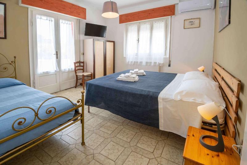 Hotel La Villa image