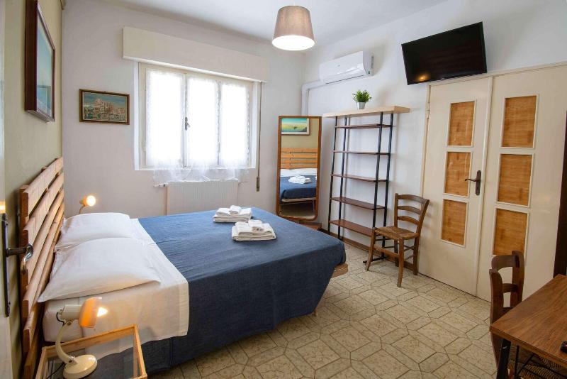 Hotel La Villa image