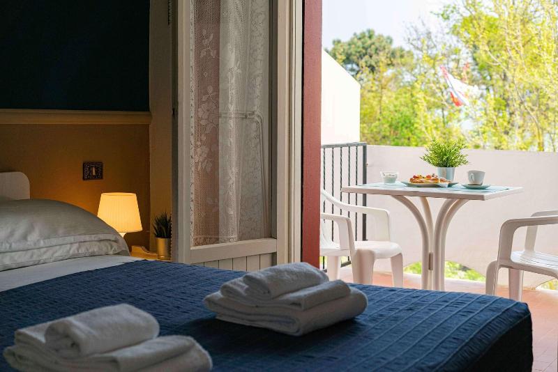 Hotel La Villa image
