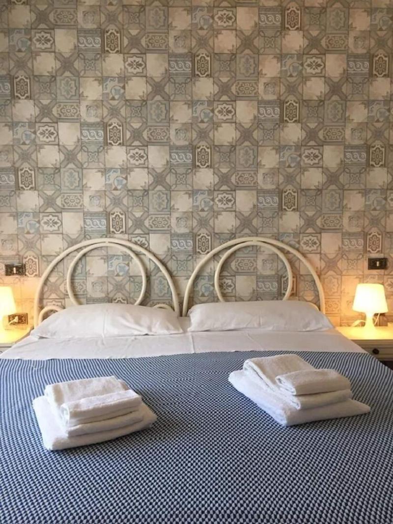 Hotel La Villa image