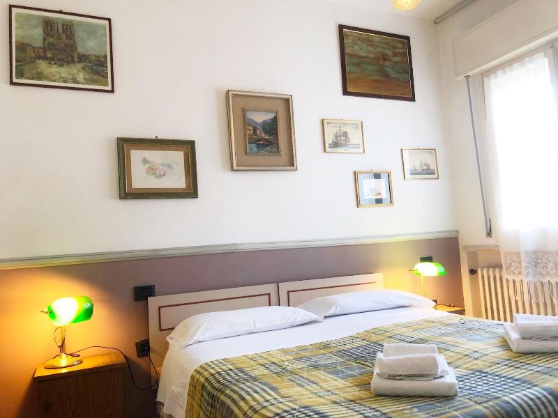 Hotel La Villa image