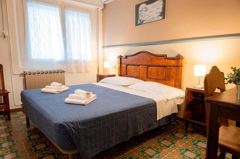 Hotel La Villa image