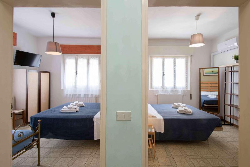 Hotel La Villa image