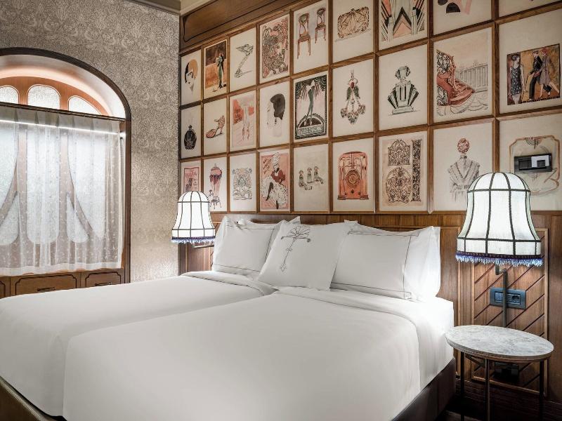 Palacio Santa Clara, Autograph Collection image