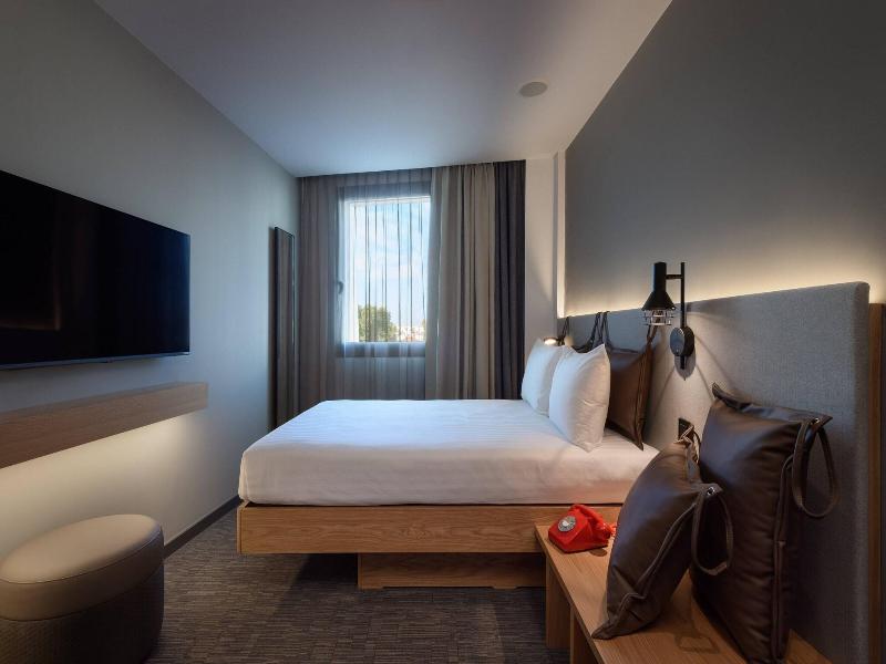Moxy Lisbon City image