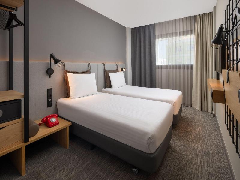 Moxy Lisbon City image