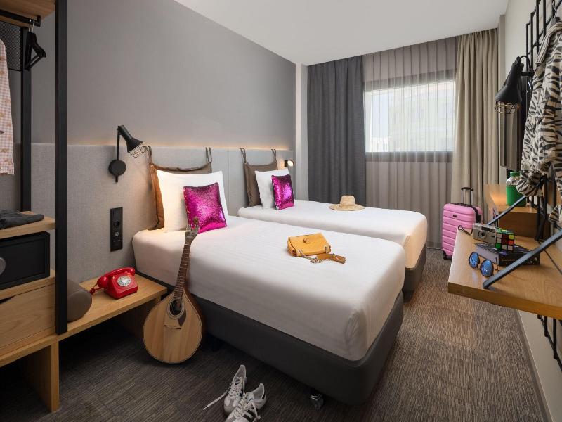 Moxy Lisbon City image