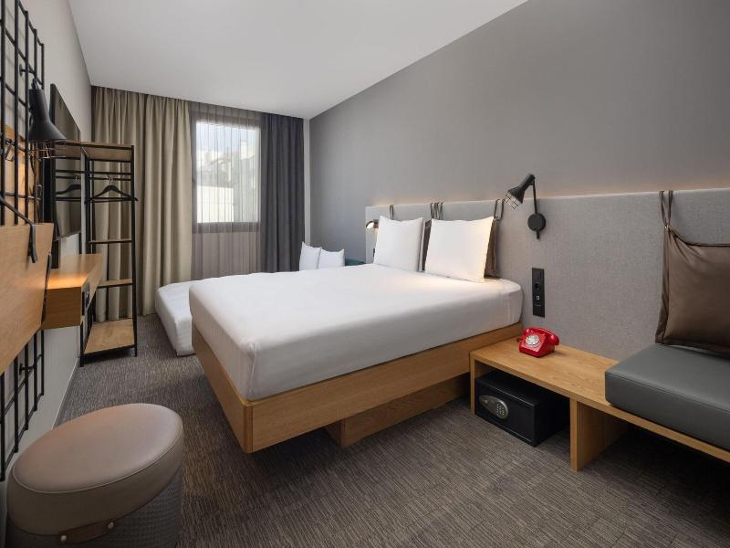 Moxy Lisbon City image