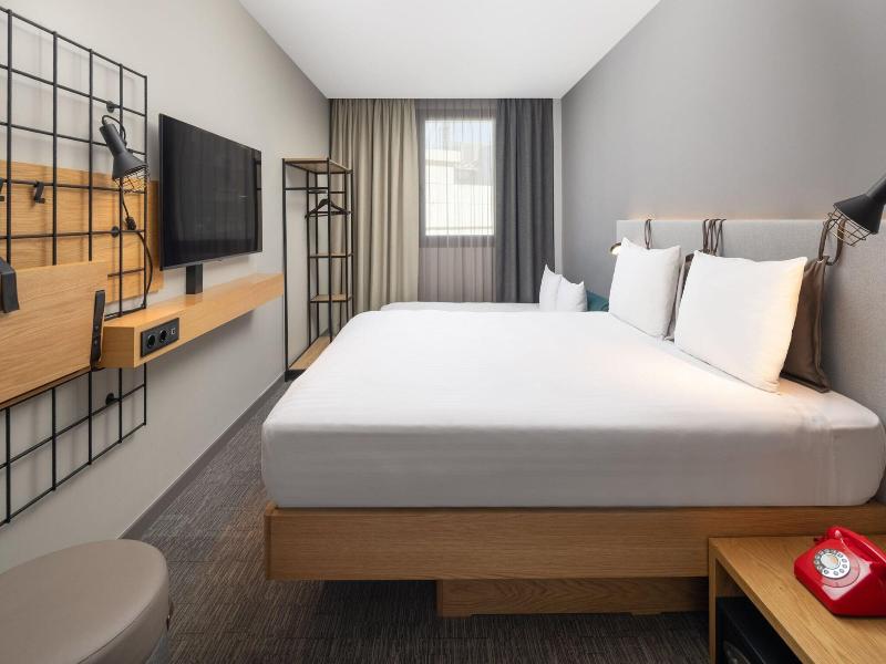Moxy Lisbon City image