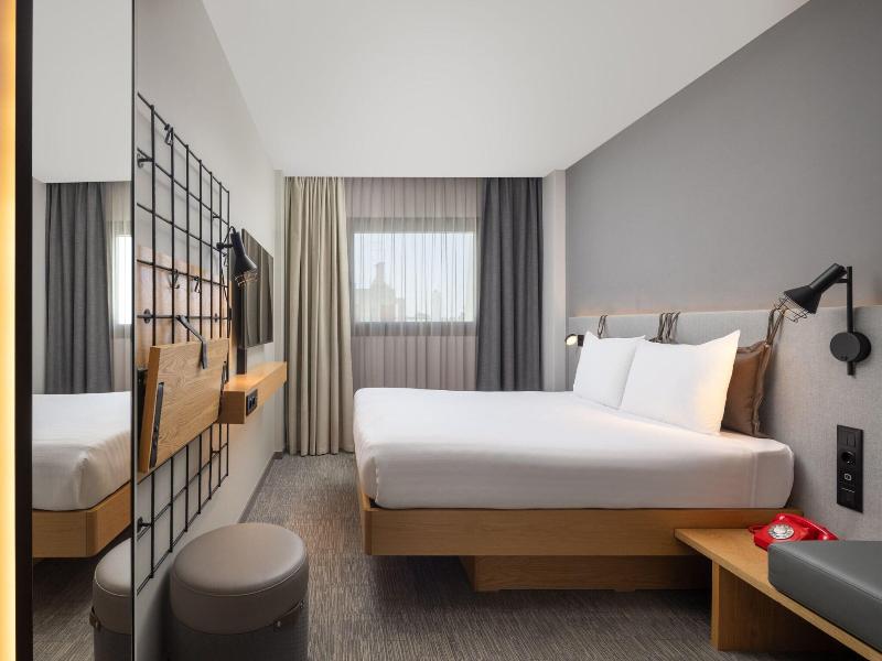 Moxy Lisbon City image