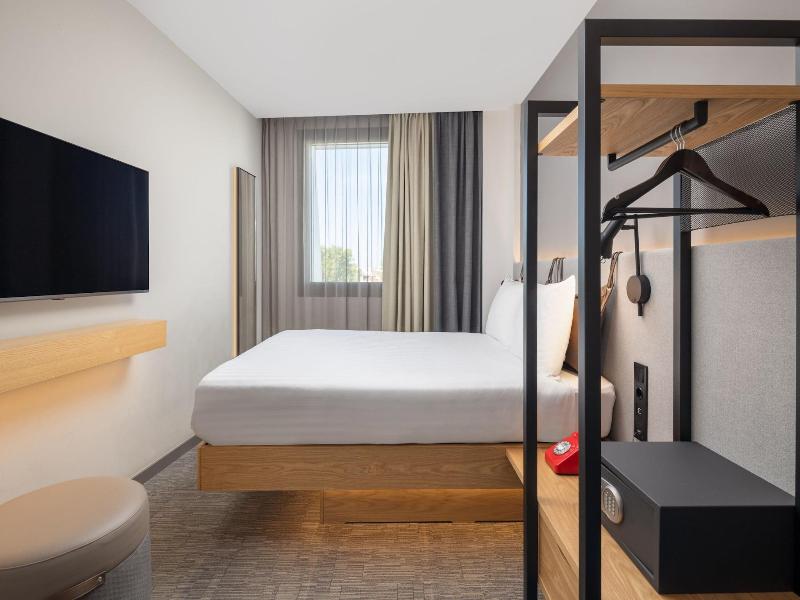 Moxy Lisbon City image