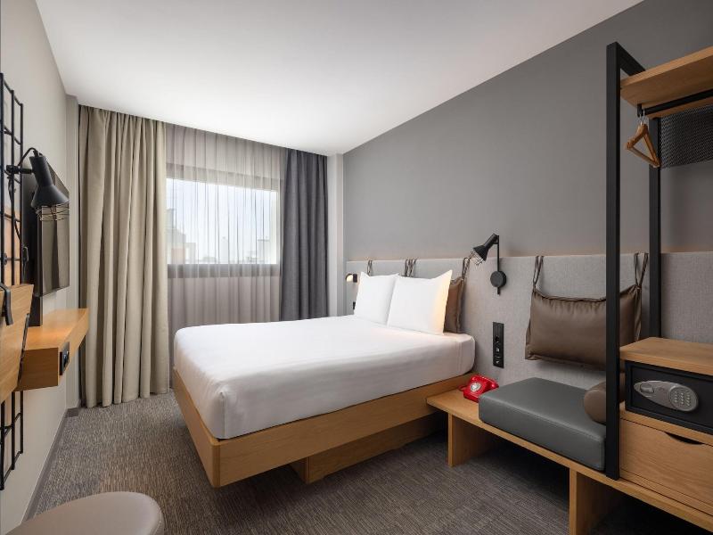 Moxy Lisbon City image