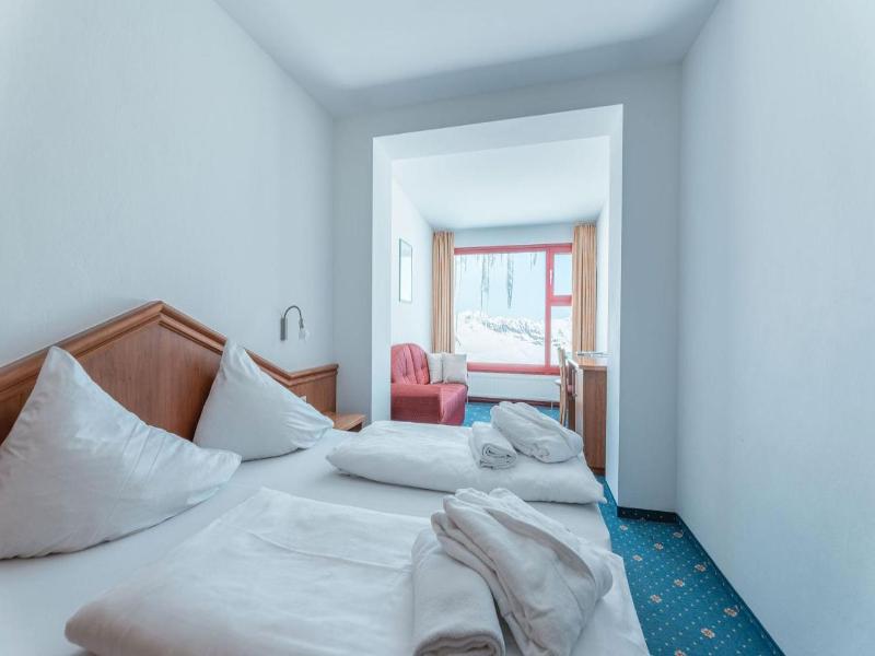 Glacier Hotel Grawand image