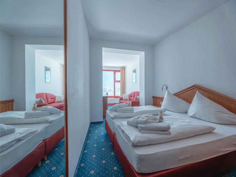 Glacier Hotel Grawand image