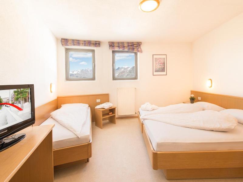 Glacier Hotel Grawand image