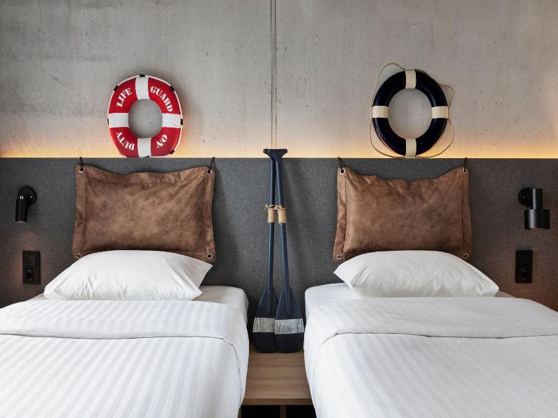 Moxy Bergen image