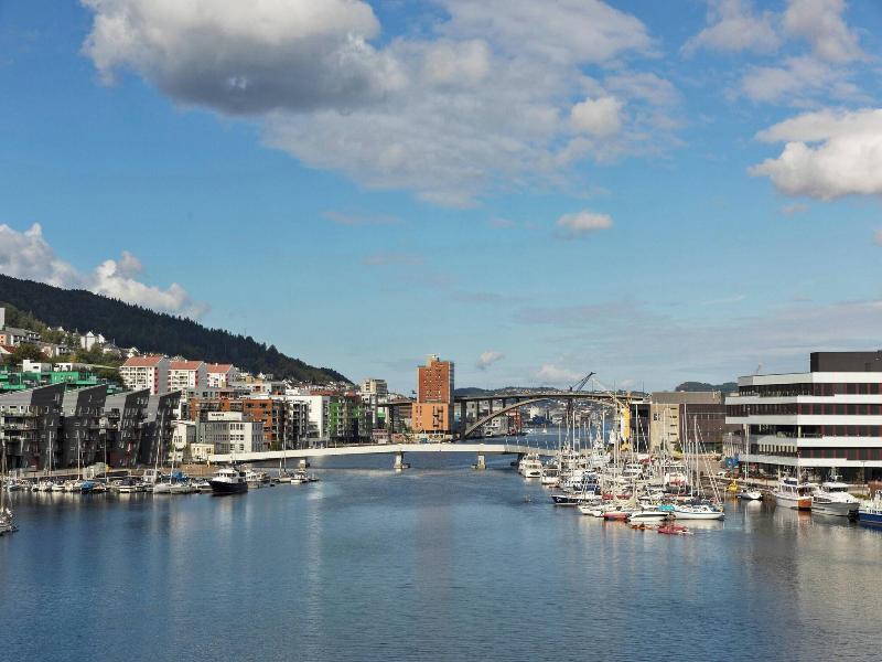 Moxy Bergen image
