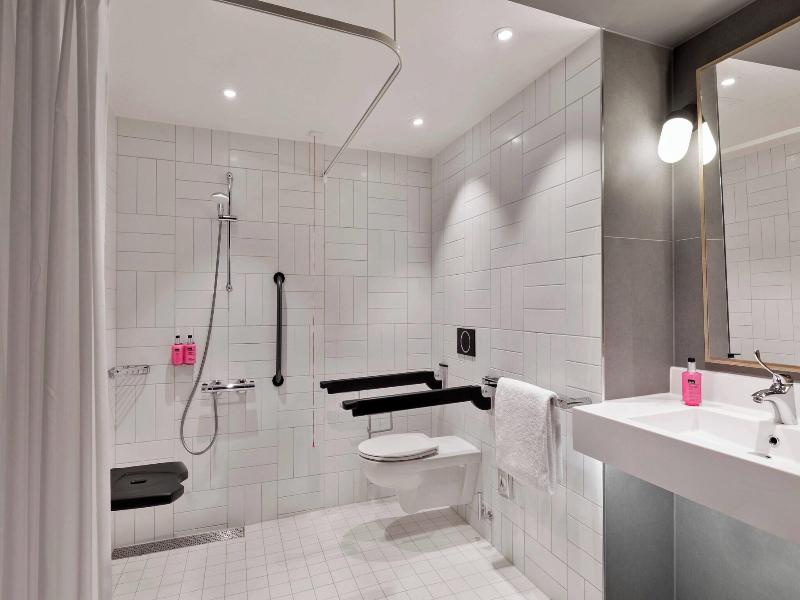 Moxy Bergen image