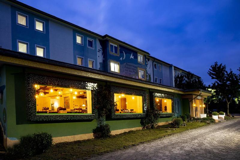 Elan Hotel image