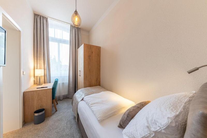 24-7 Hotel Selfscheckin image