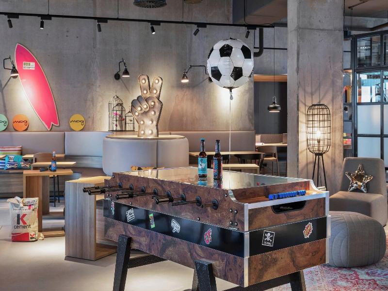 Moxy Hamburg City image