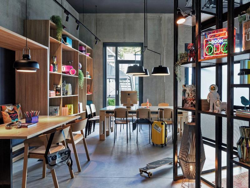 Moxy Hamburg City image