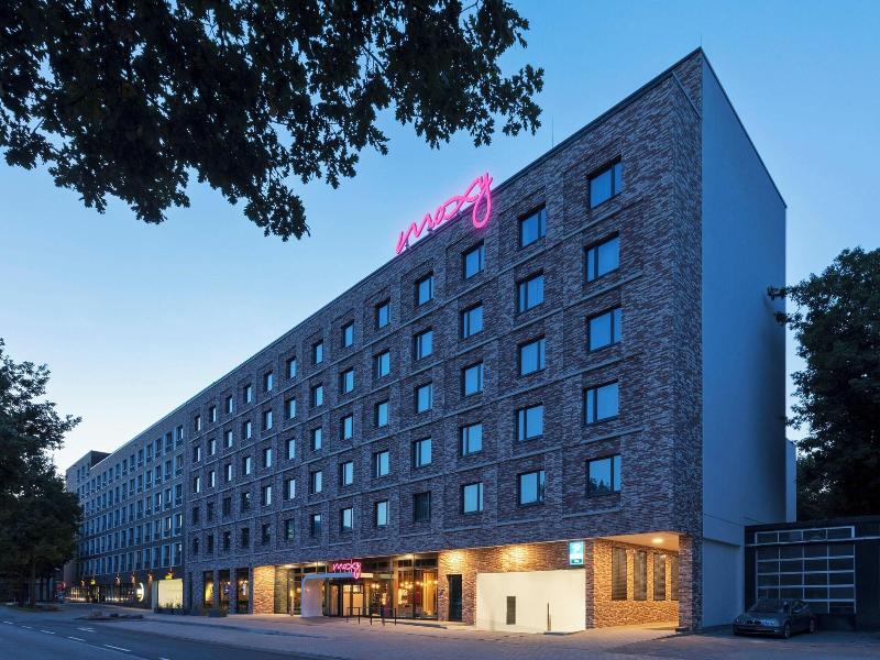 Moxy Hamburg City image
