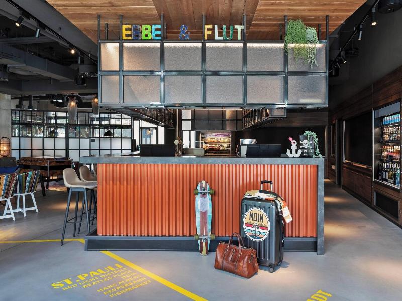 Moxy Hamburg City image