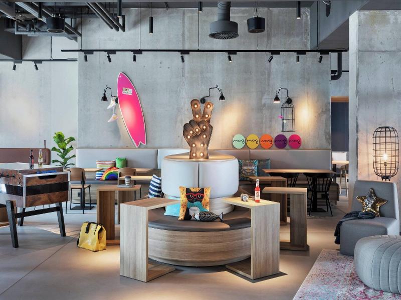 Moxy Hamburg City image