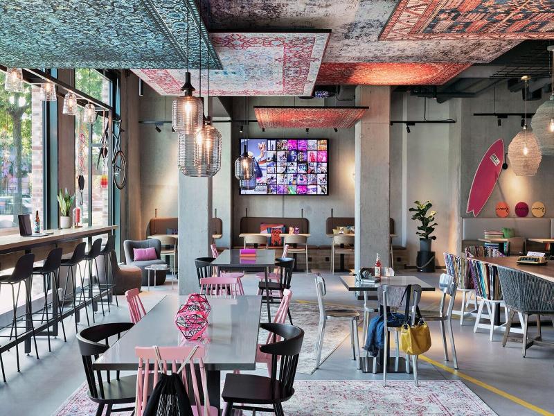 Moxy Hamburg City image