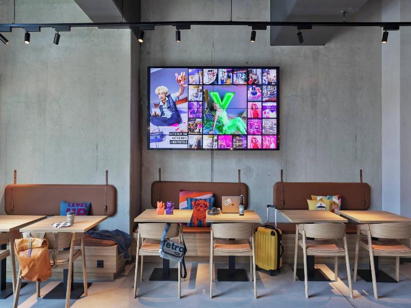 Moxy Hamburg City image
