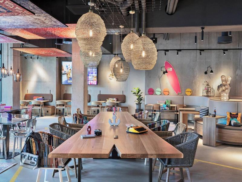 Moxy Hamburg City image