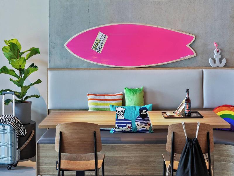 Moxy Hamburg City image