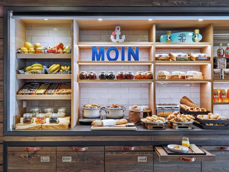 Moxy Hamburg City image