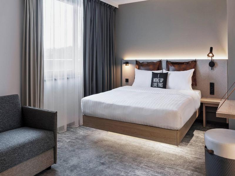 Moxy Hamburg City image