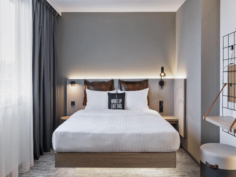 Moxy Hamburg City image