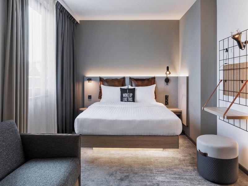 Moxy Hamburg City image