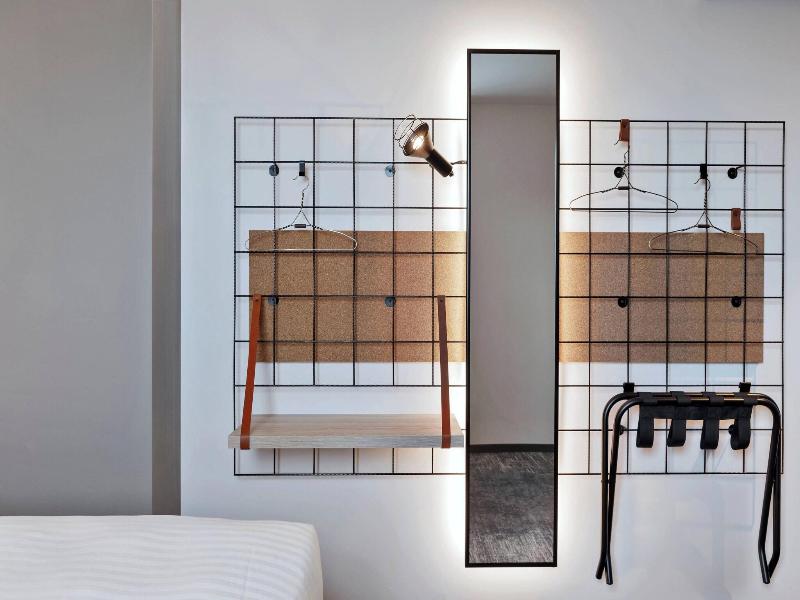 Moxy Hamburg City image