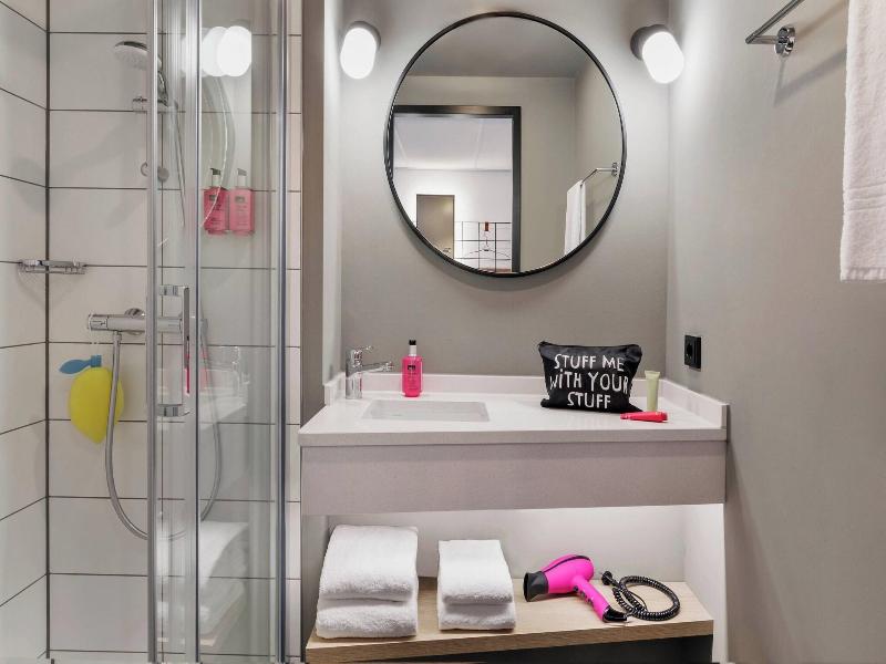 Moxy Hamburg City image