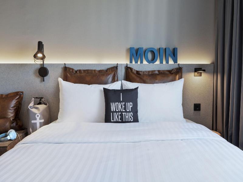 Moxy Hamburg City image