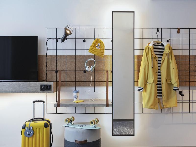 Moxy Hamburg City image