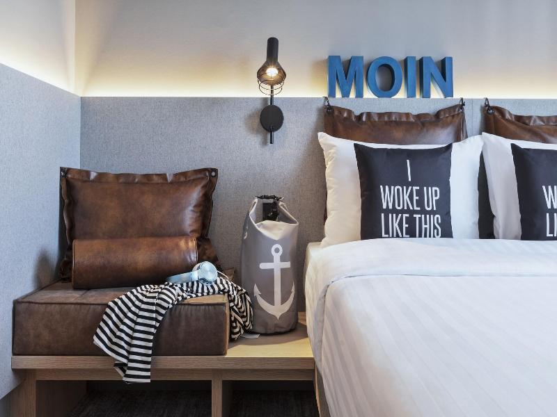 Moxy Hamburg City image